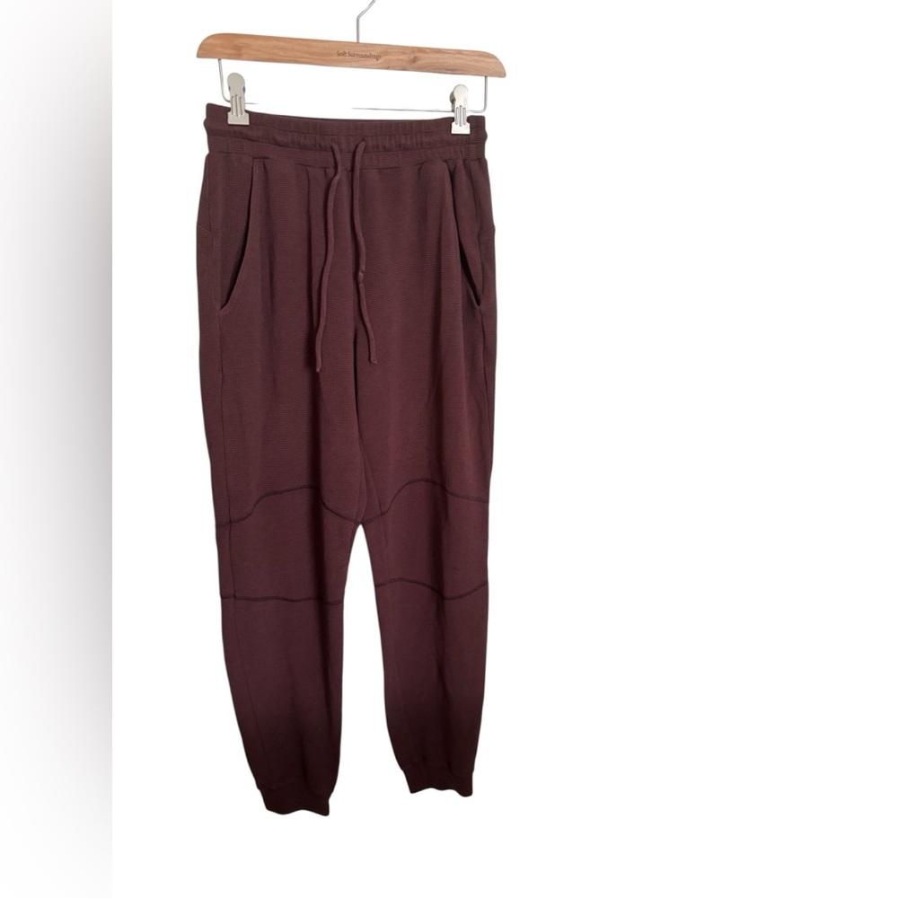 Alo yoga pants